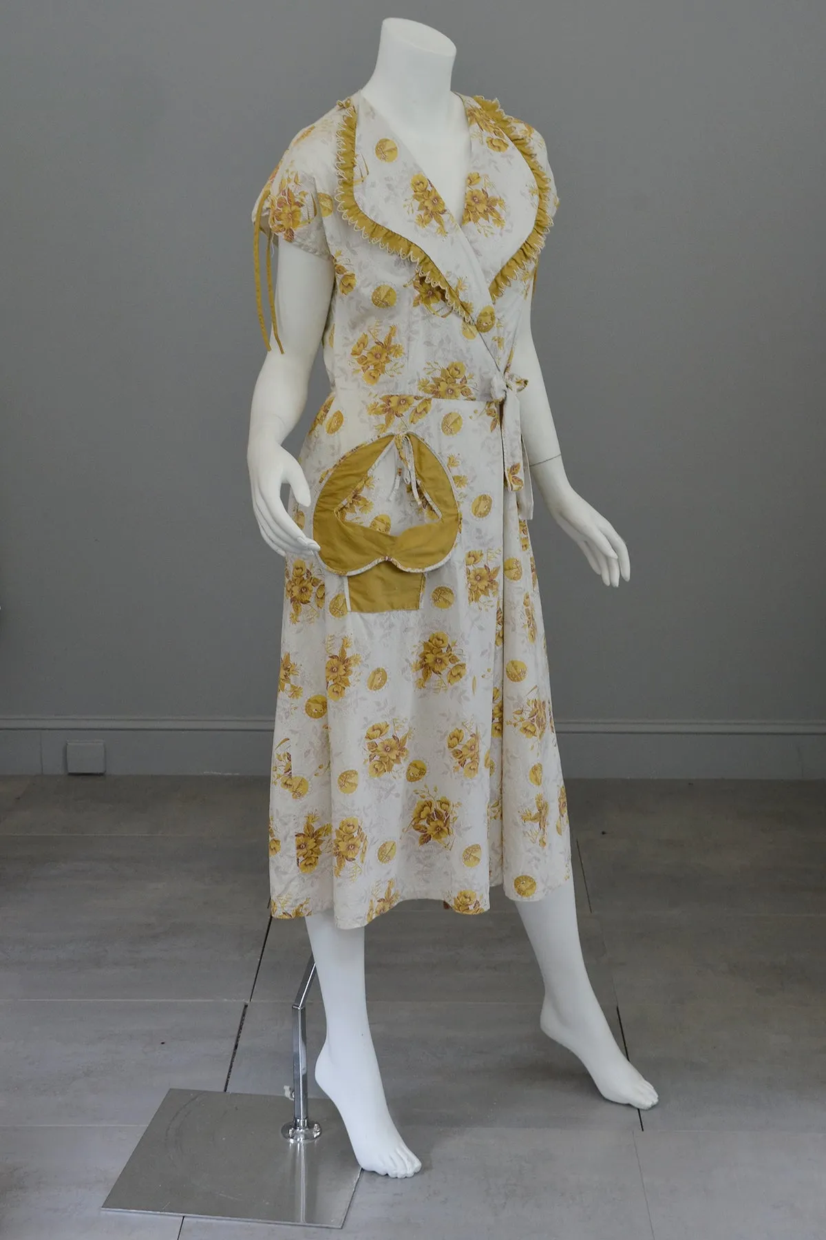 1930s 40s Novelty Print Cotton Wrap Dress, Housecoat, Robe