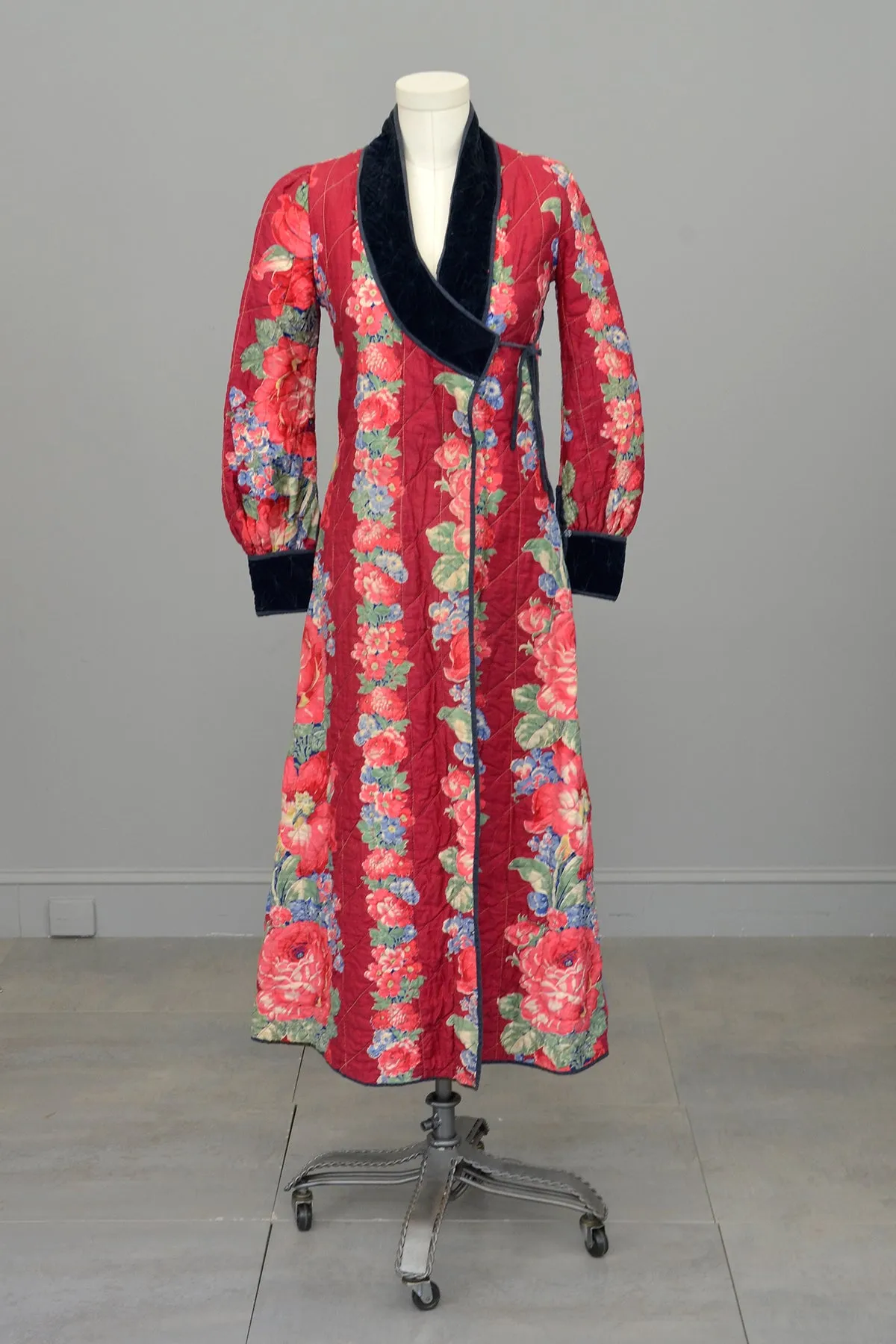 1930s Cranberry Rose Print Quilted House Coat Robe