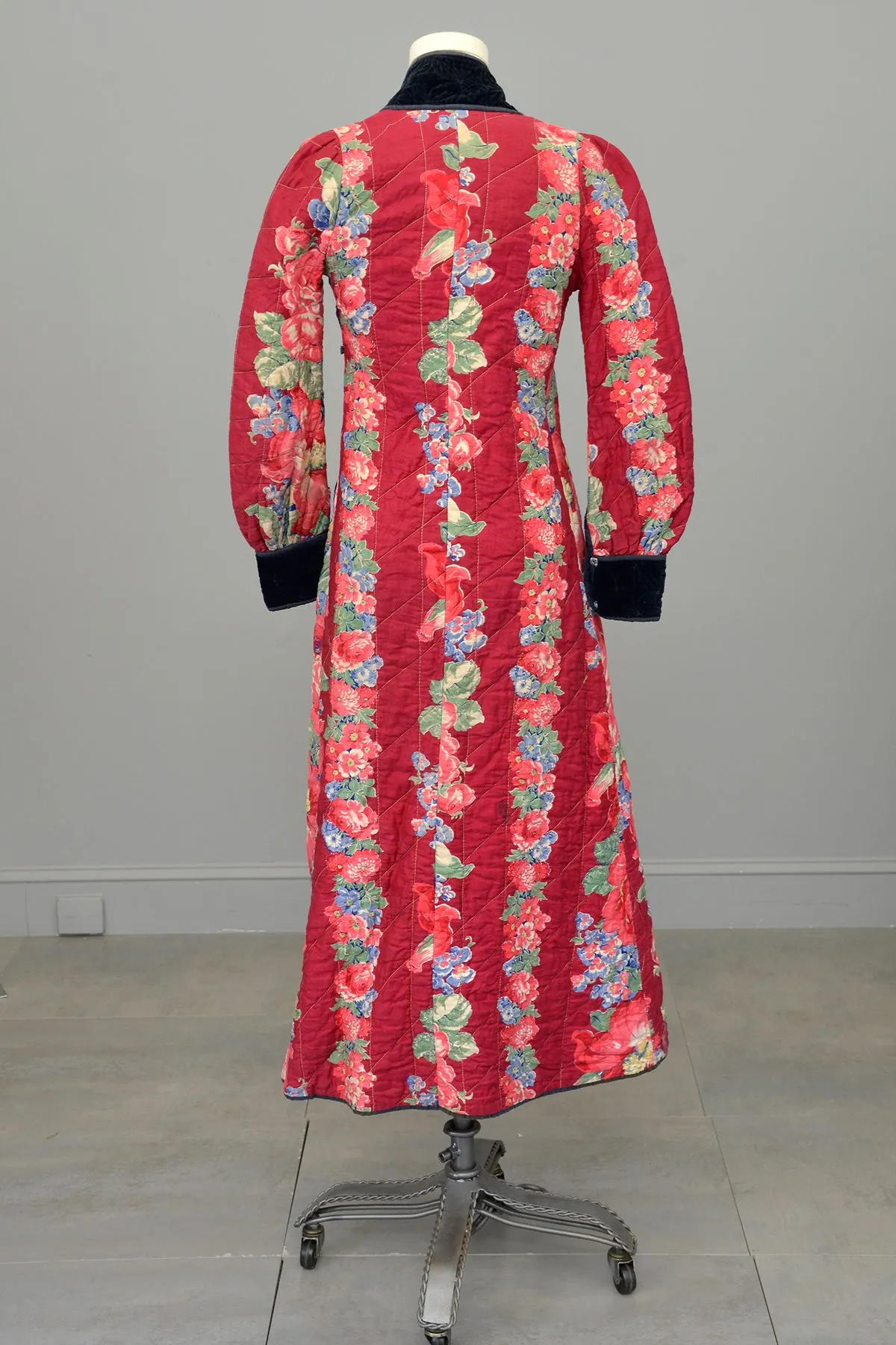 1930s Cranberry Rose Print Quilted House Coat Robe