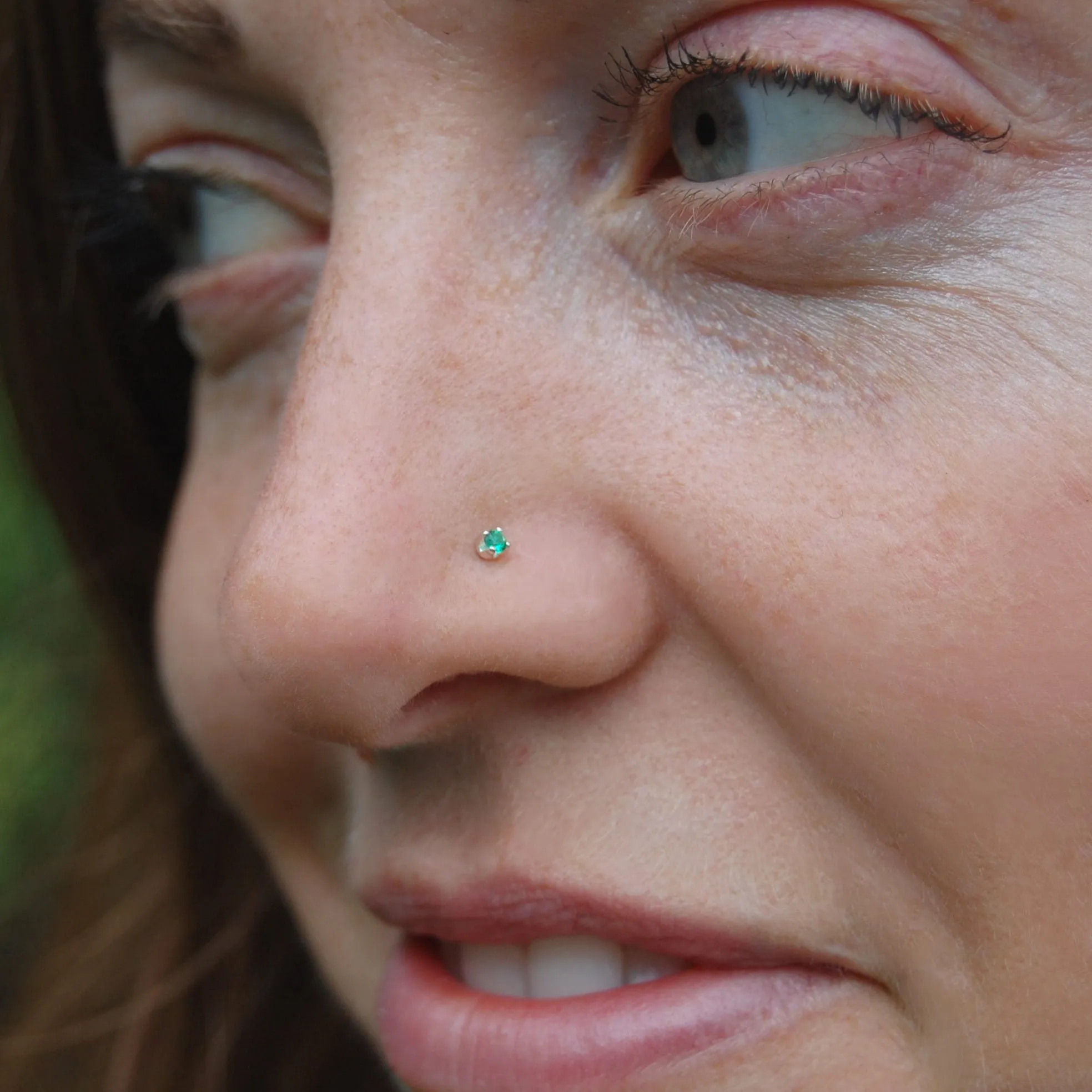 2mm Emerald and Silver Nose Stud