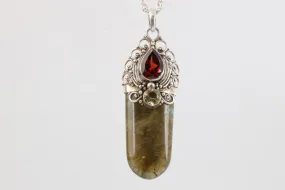 30" 925 Silver 28.65tcw Labradorite 2.08tcw Garnet Necklace (13.34g.)