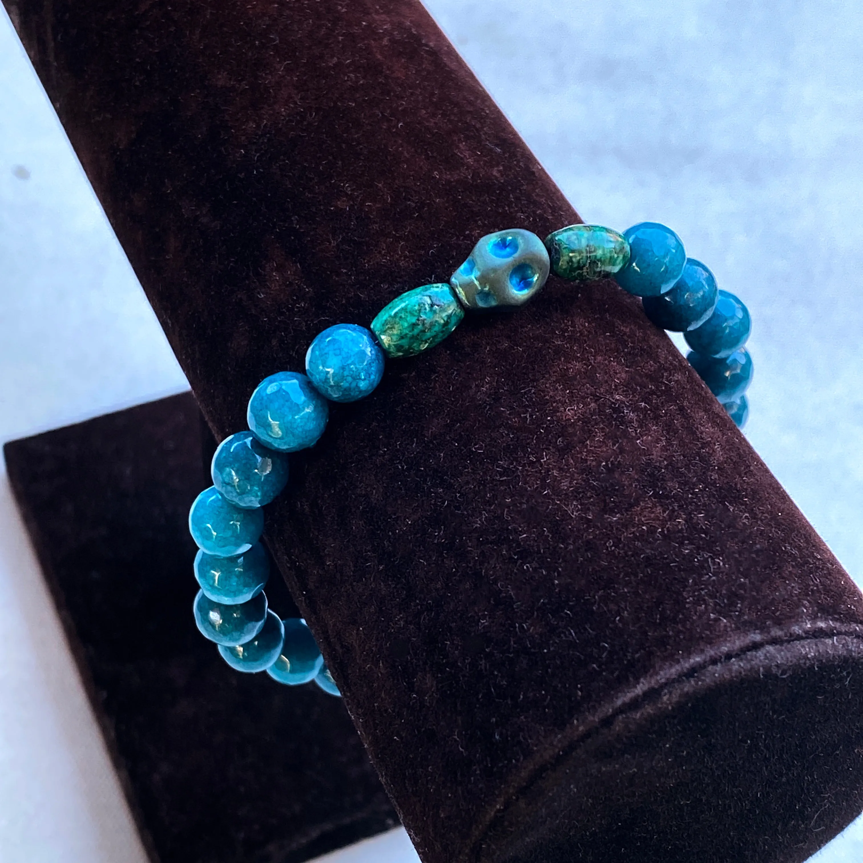 Apatite, Chrysocolla, Hematite gemstone Skull Men’s Stretch Bracelet