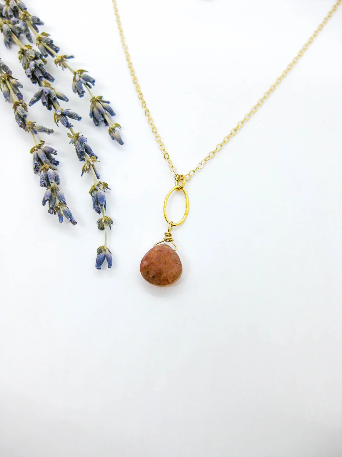 Chrysanthe: Sunstone Necklace - n406