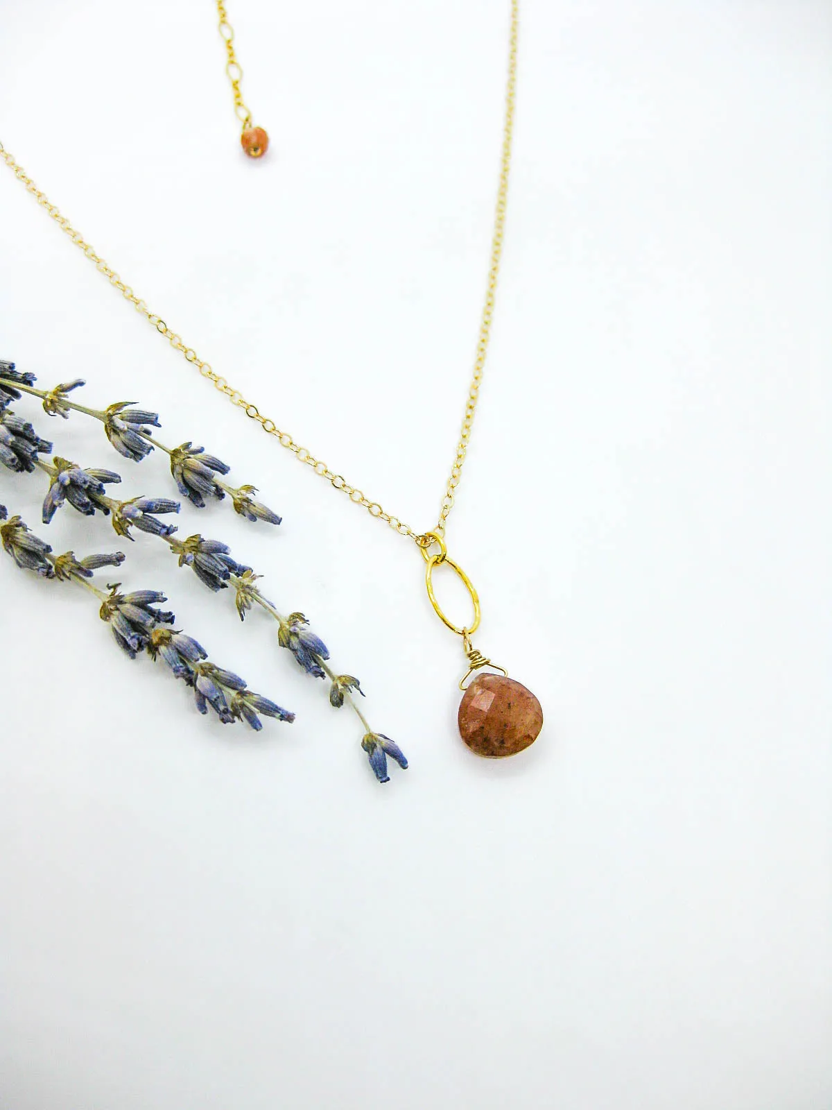 Chrysanthe: Sunstone Necklace - n406