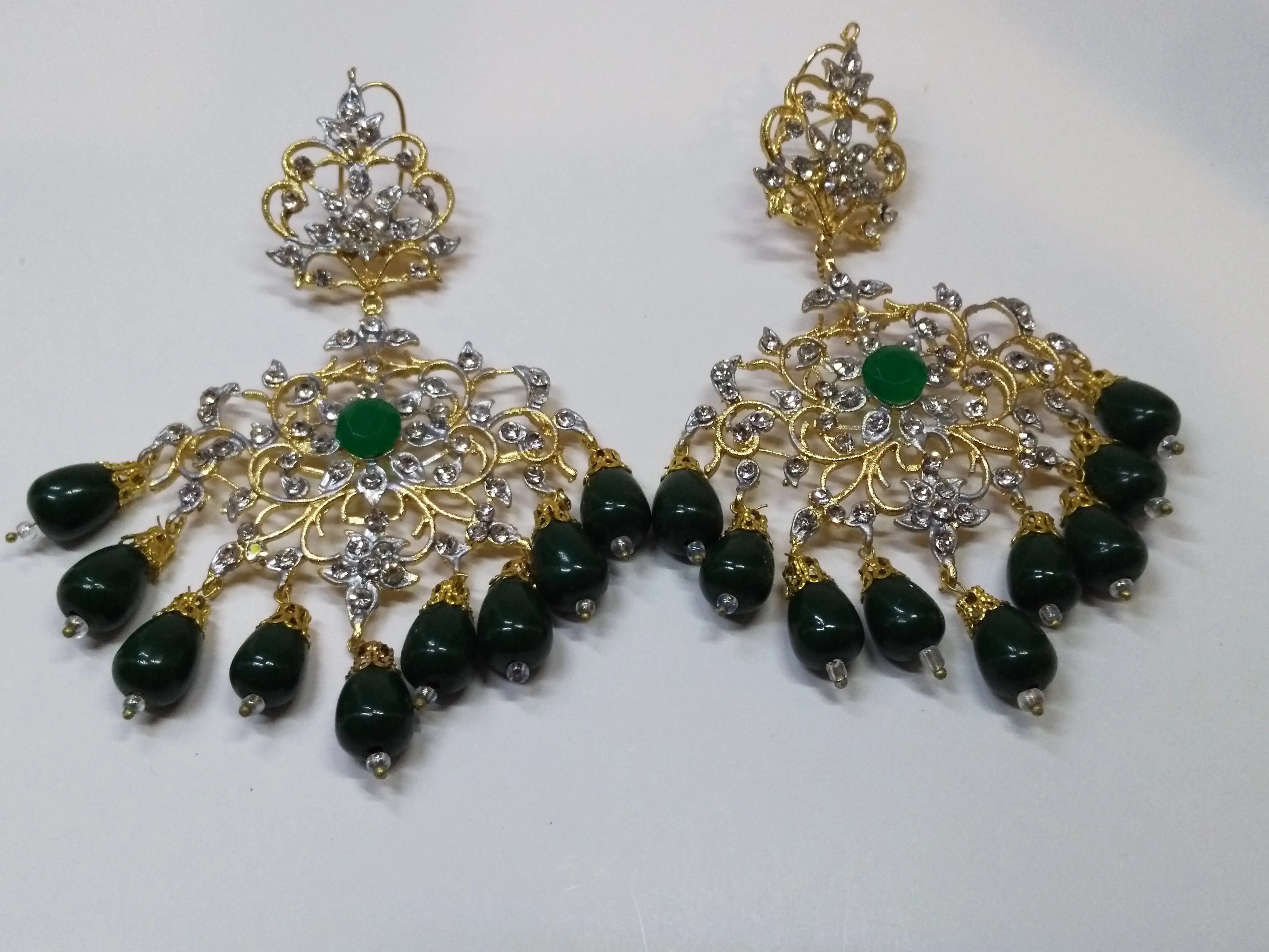 GREEN ROYAL STYLE EARRINGS & CHOKER FOR ROYAL PEOPLE