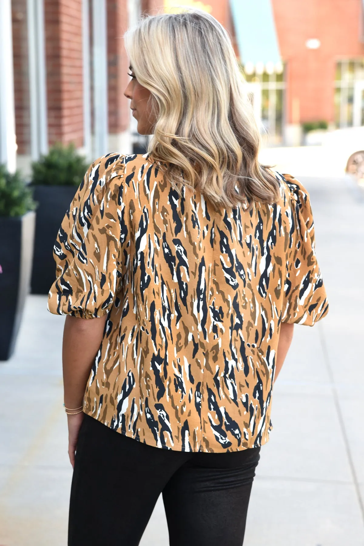 LIBBY TOP -TIGER TAIL TAN