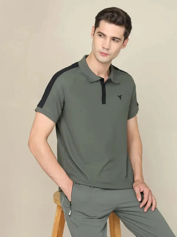 Men Colorblock Slim Fit Polo T-shirt with MATPIQ