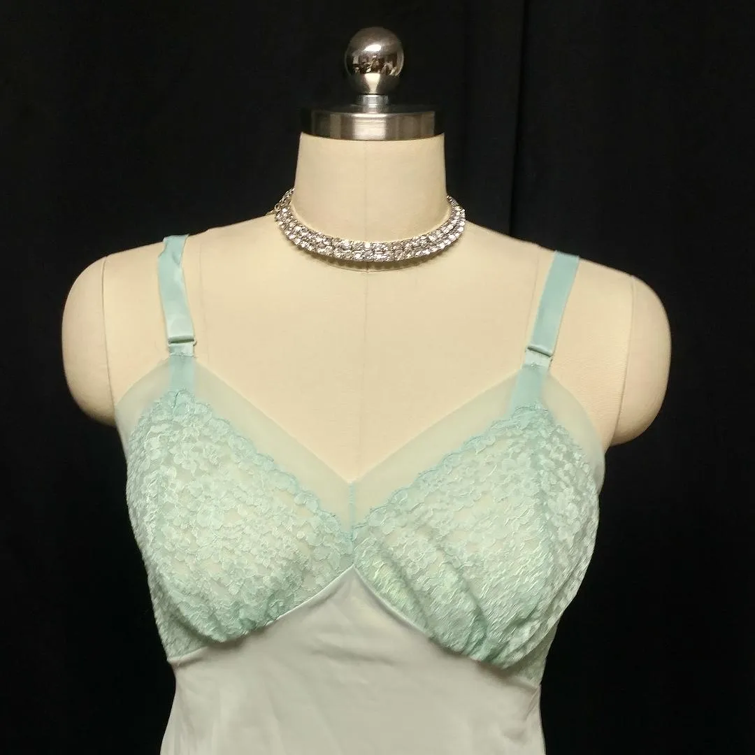 *VINTAGE SEAMPRUFE LACE SLIP IN RARE SEA GREEN